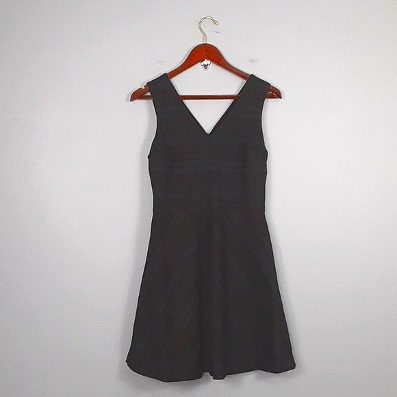 Banana Republic Sleevless Gray Plaid Fit & Flare Dress - Picture 2 of 8